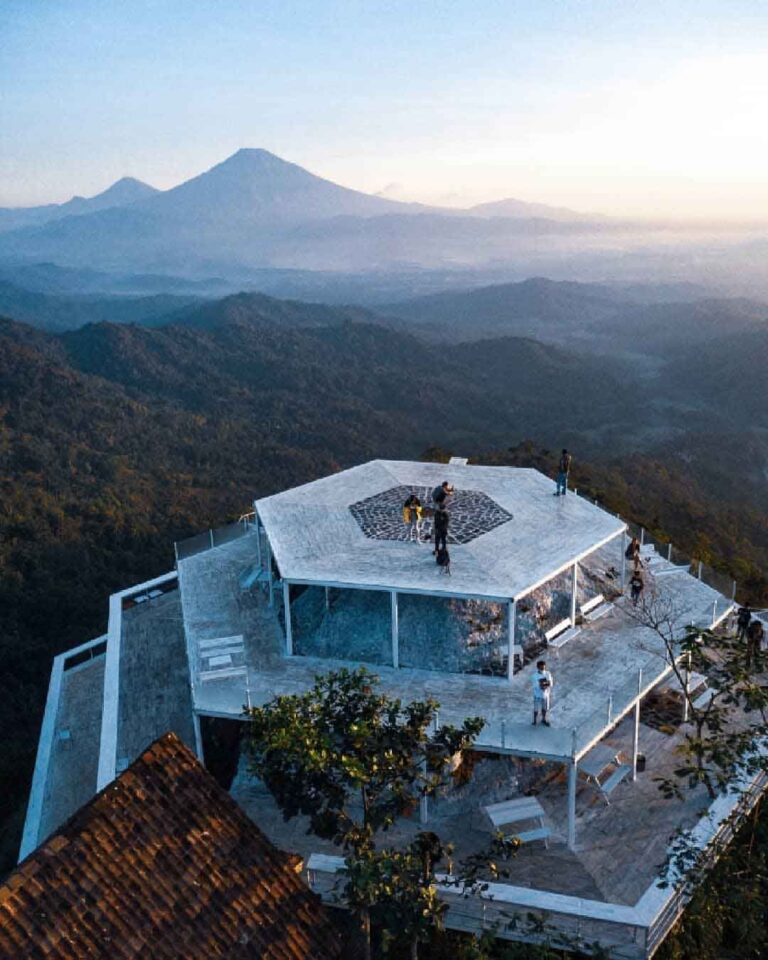 Menelusuri Keindahan Tersembunyi di Yogyakarta: Dari Candi hingga Pantai
